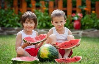 吃瓜中毒的小孩,警惕夏日食品安全  第2张